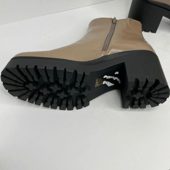 Jeffrey Campbell Putty Anemone Leather Lug Heel Boots - Picture 6 of 6